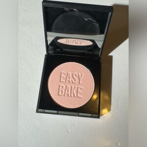Huda Beauty Cherry Blossom Easy Bake powder